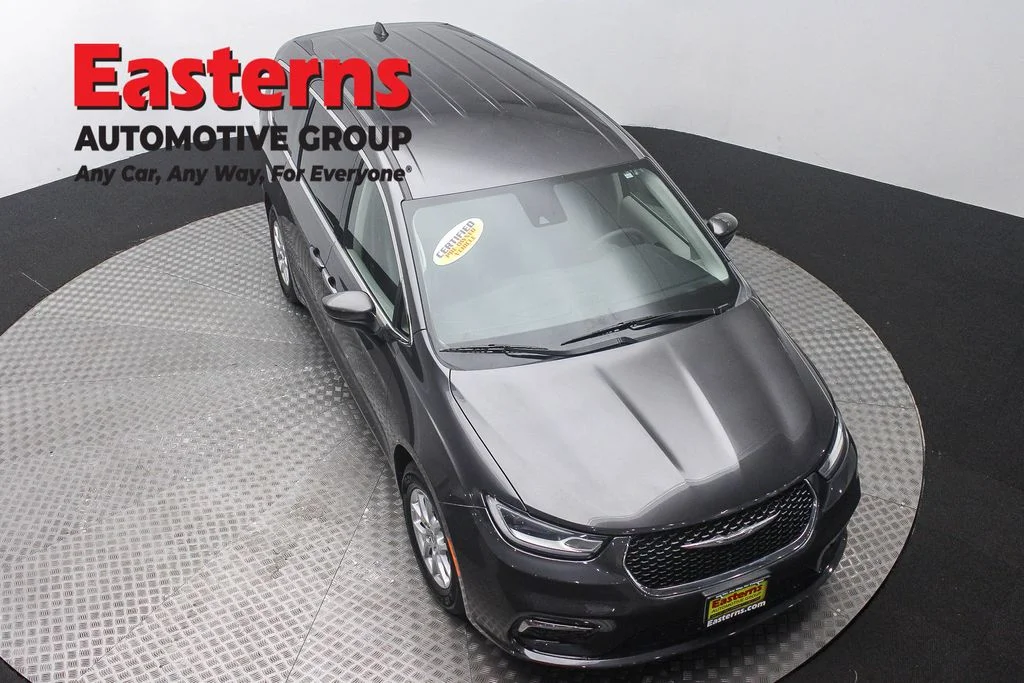 Used 2023 Gray Chrysler Touring L image 3