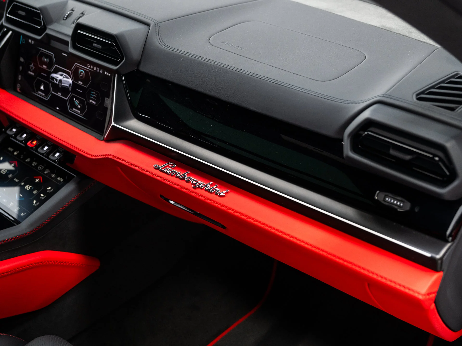 Used 2025  Lamborghini SE image 92