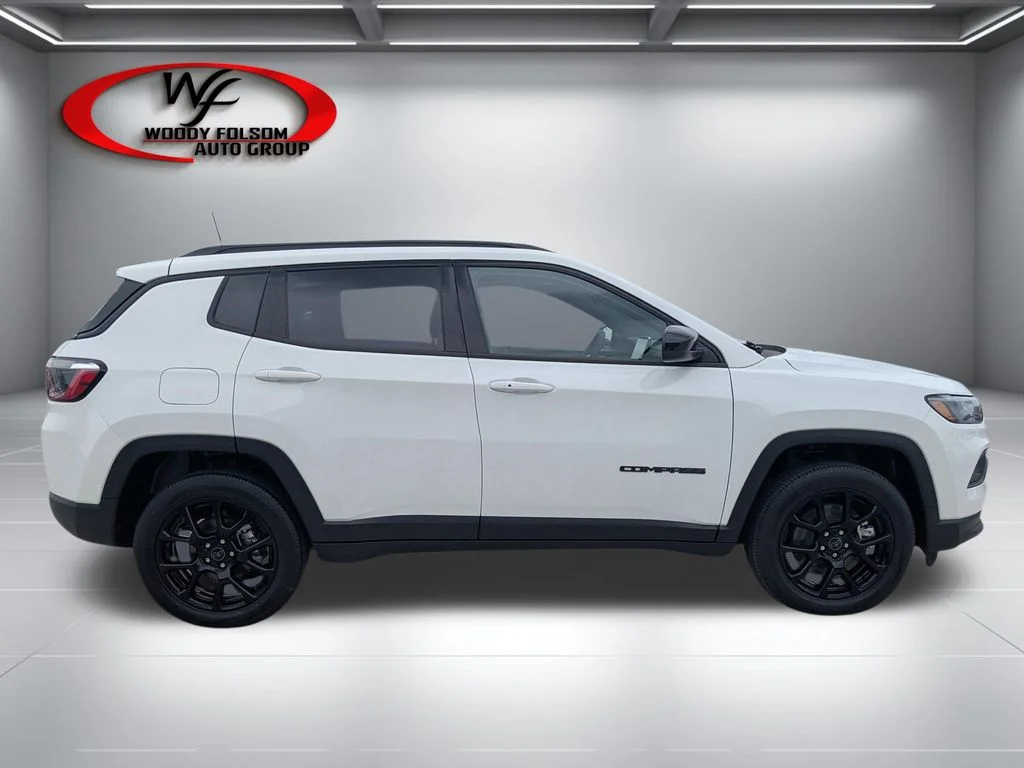 New 2026 Bright White Clear-Coat Exterior Paint Jeep Latitude image 2
