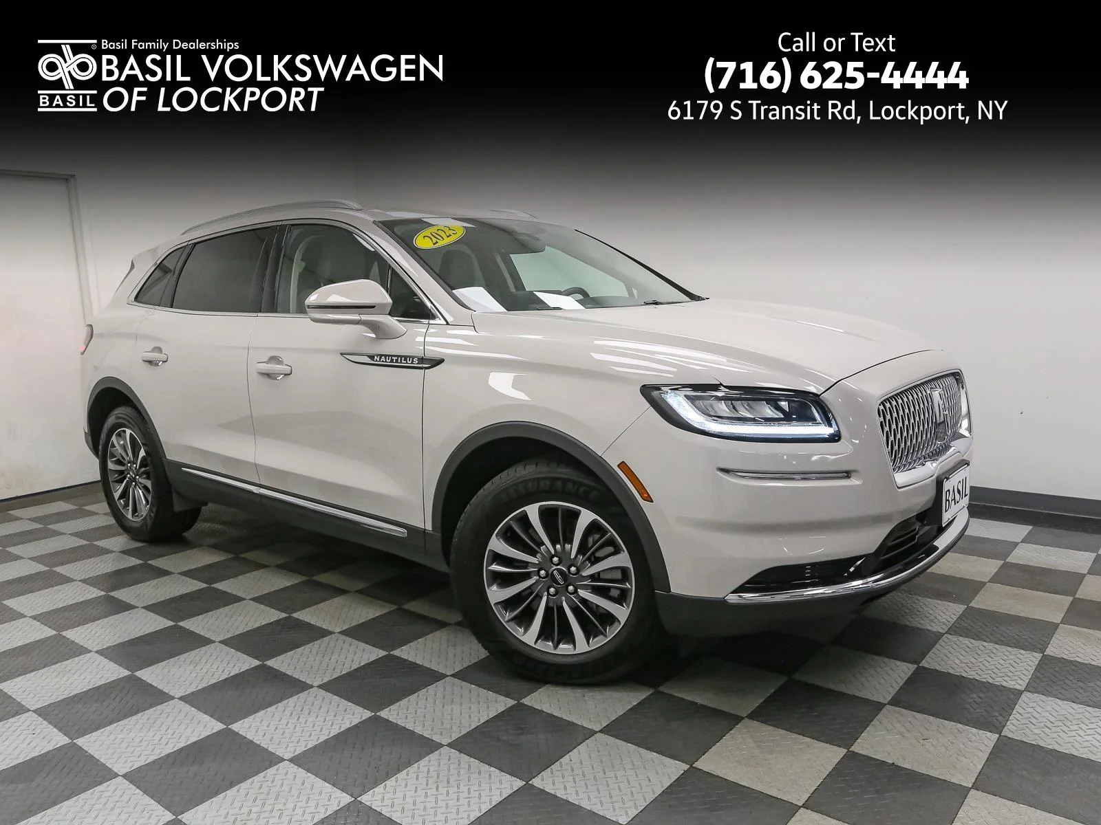 Used 2023 Ceramic Pearl Metallic Tinted Clearcoat Lincoln Standard image 1