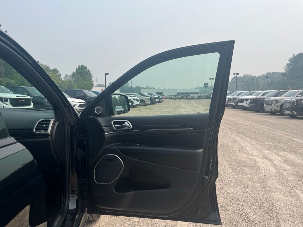 Used 2018 Diamond Black Jeep Overland image 34