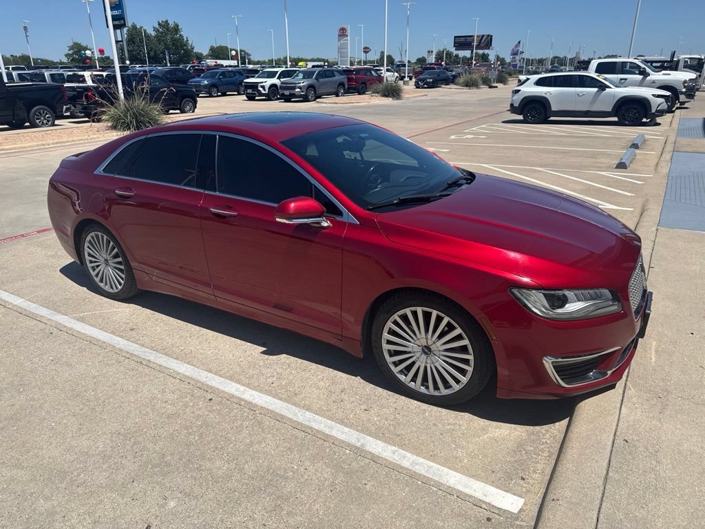 Used 2017 Red Lincoln Reserve image 4