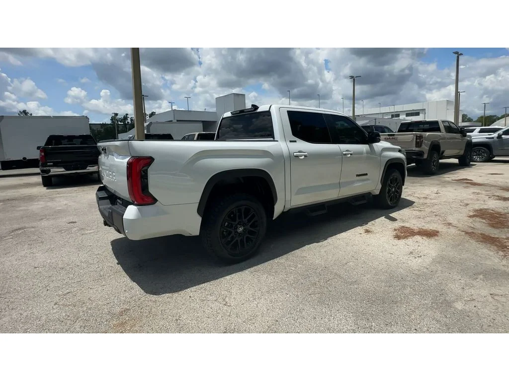 2025 Toyota Tundra Limited - Photo 8