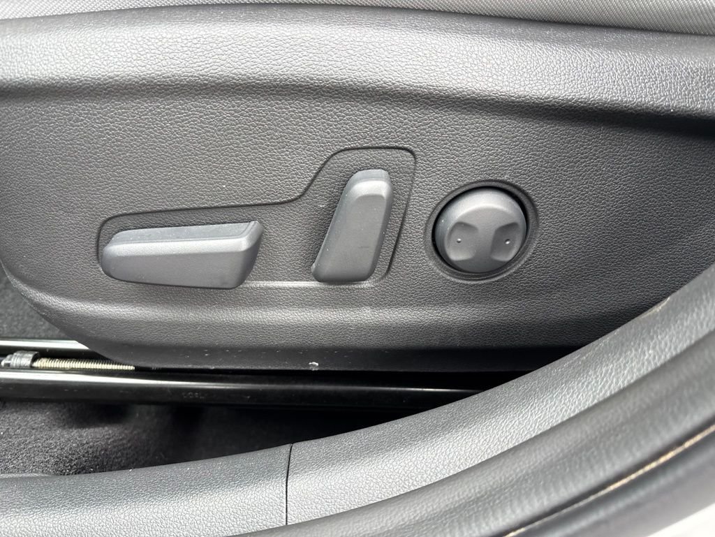 Used 2023 Silver Hyundai SEL image 30