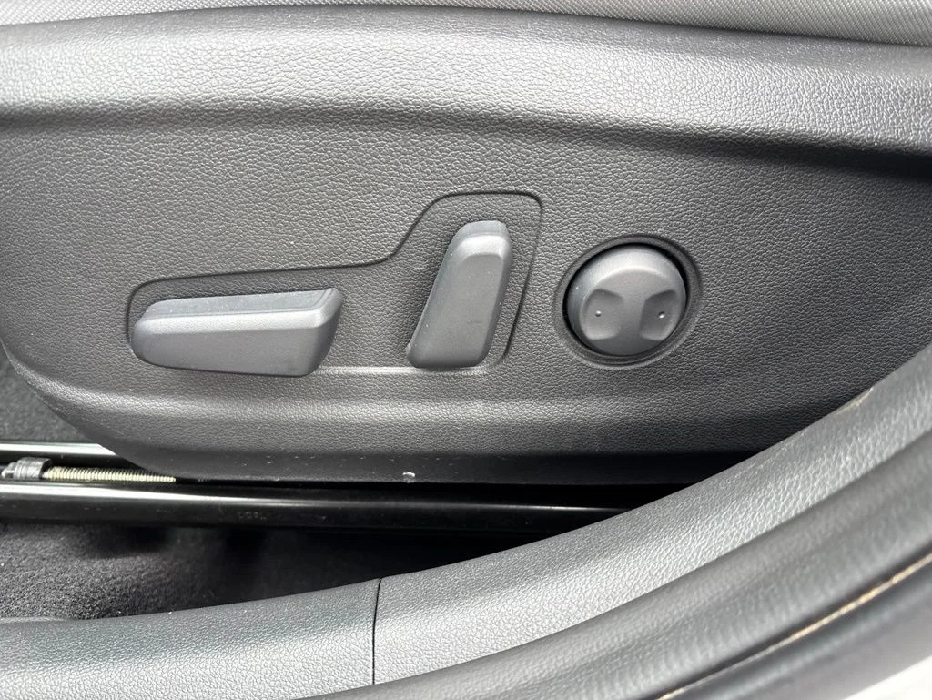 Used 2023 Silver Hyundai SEL image 30