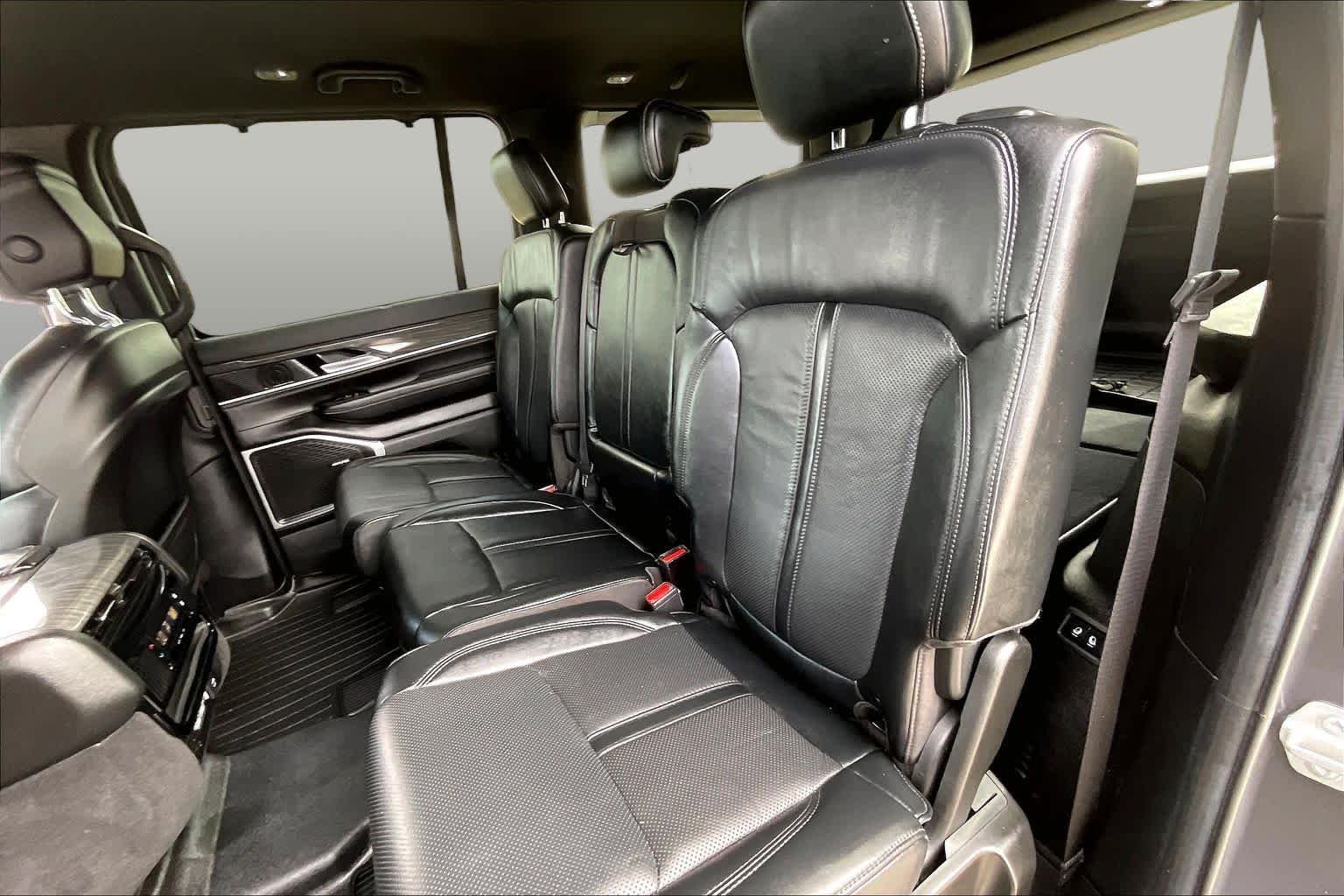 Used 2022 Baltic Gray Metallic Clearcoat Jeep Series III image 19