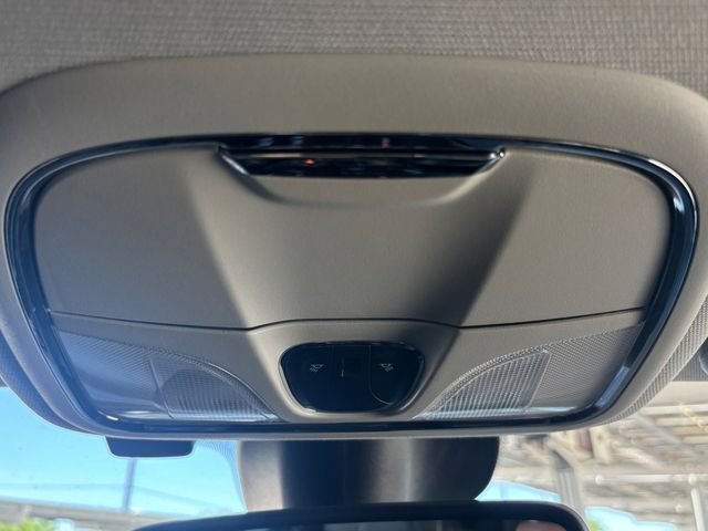 Used 2022 White Jeep Trailhawk image 8