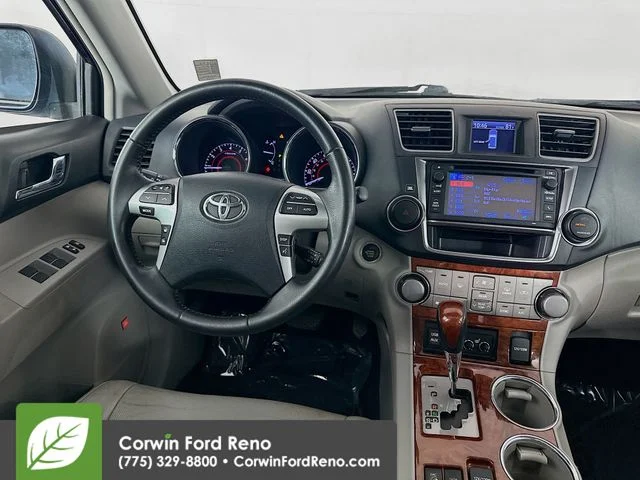 Used 2013 Nautical Blue Metallic Toyota Limited image 23