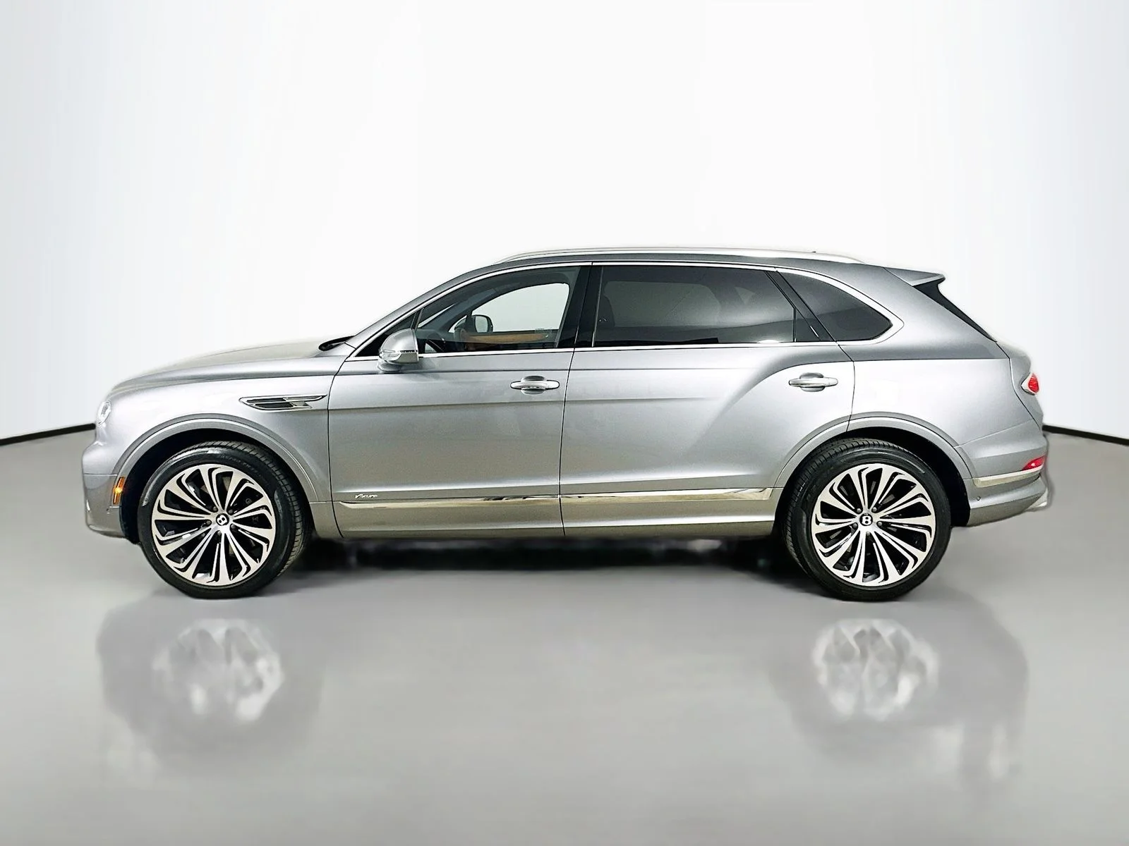 Used 2023 Silver Bentley  image 11