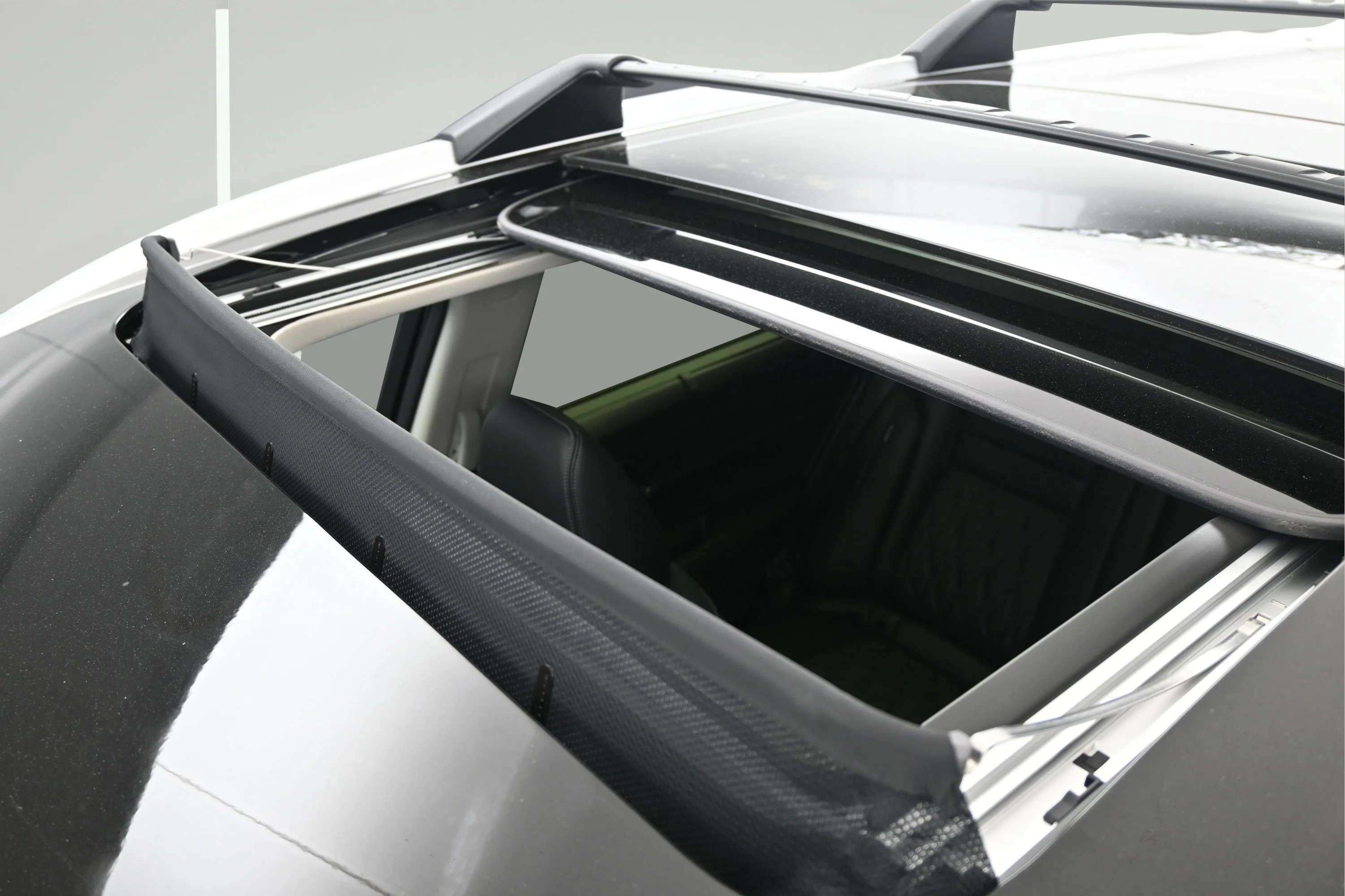 New 2026 Champagne Silver Metallic / Super Black Two-tone Nissan Platinum image 23