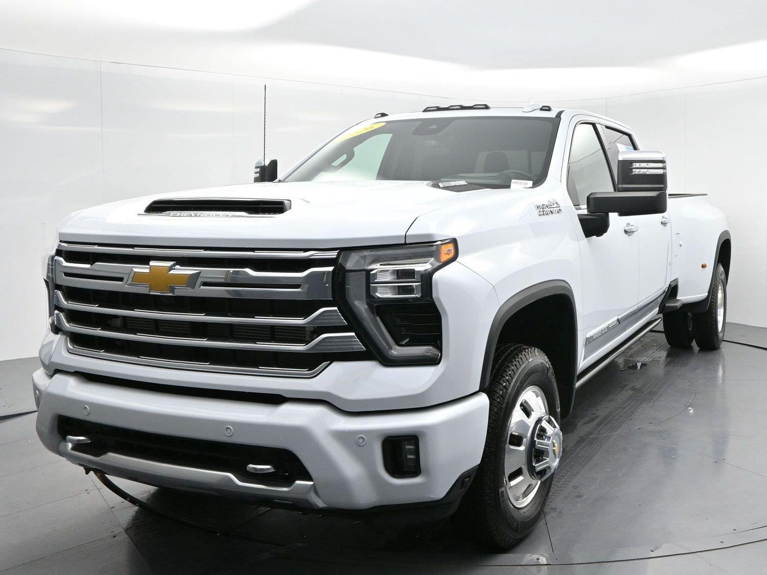 Used 2026 Polar White Tricoat Chevrolet High Country DRW image 3