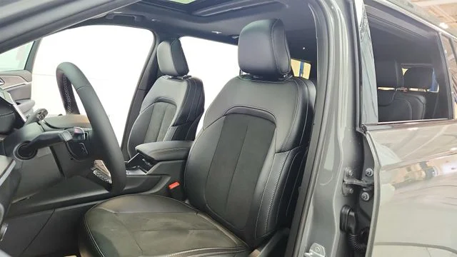 New 2027 Sting-Gray Clear-Coat Paint Jeep Laredo Altitude image 17