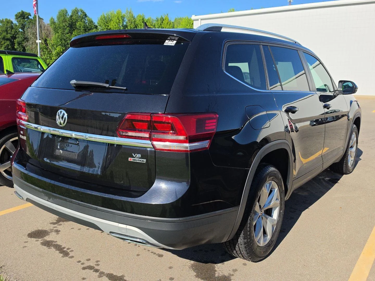 Used 2018 Deep Black Pearl Volkswagen 3.6L V6 SE w/Technology image 3
