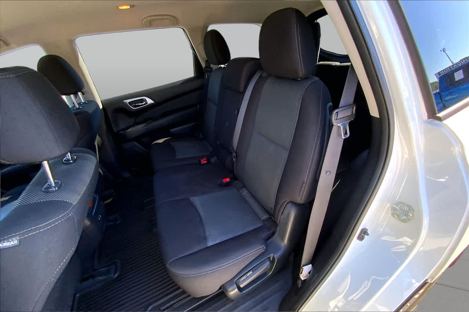 Used 2020 Glacier White Nissan S image 20
