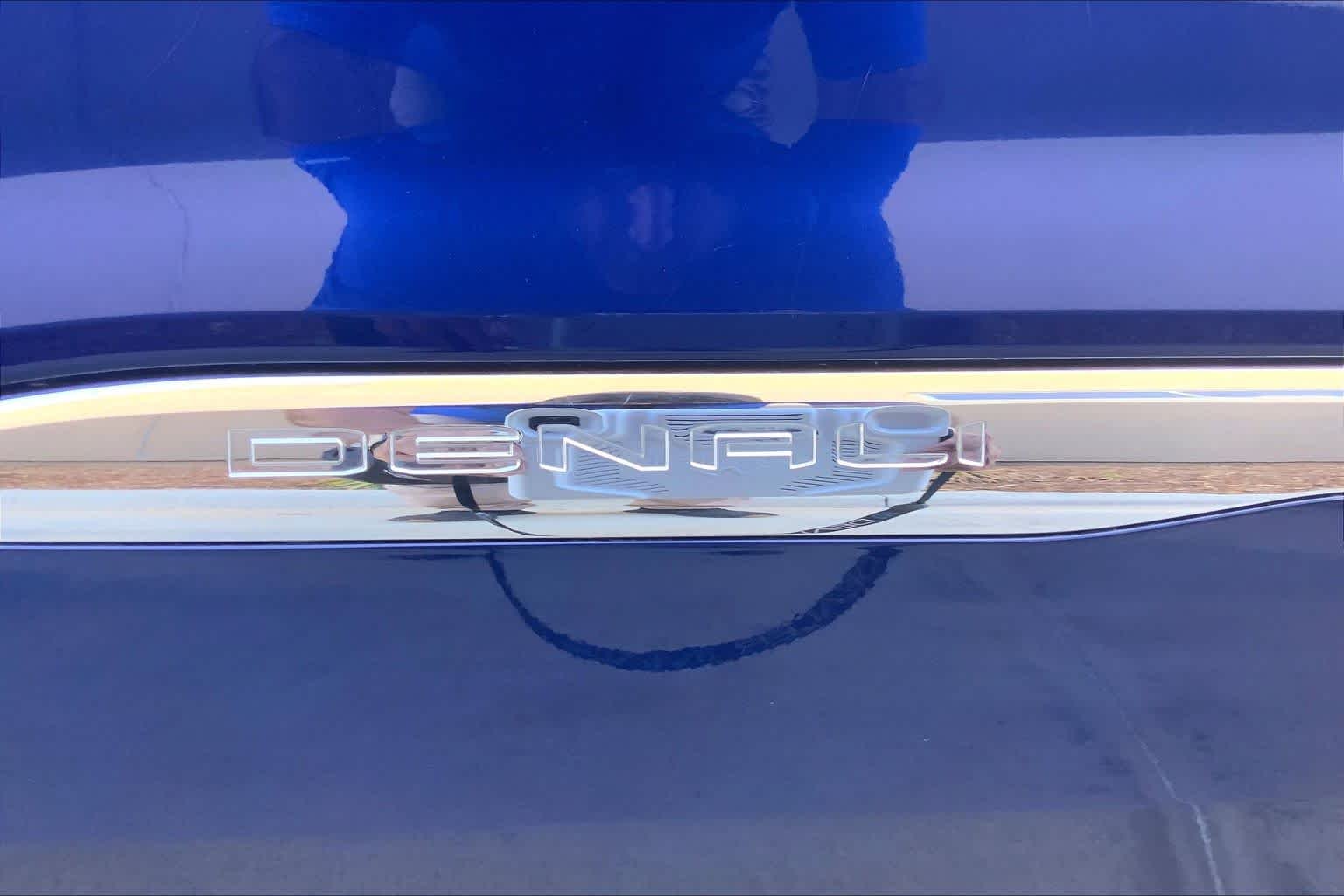 Used 2023 Ultra Blue Metallic GMC Denali image 10
