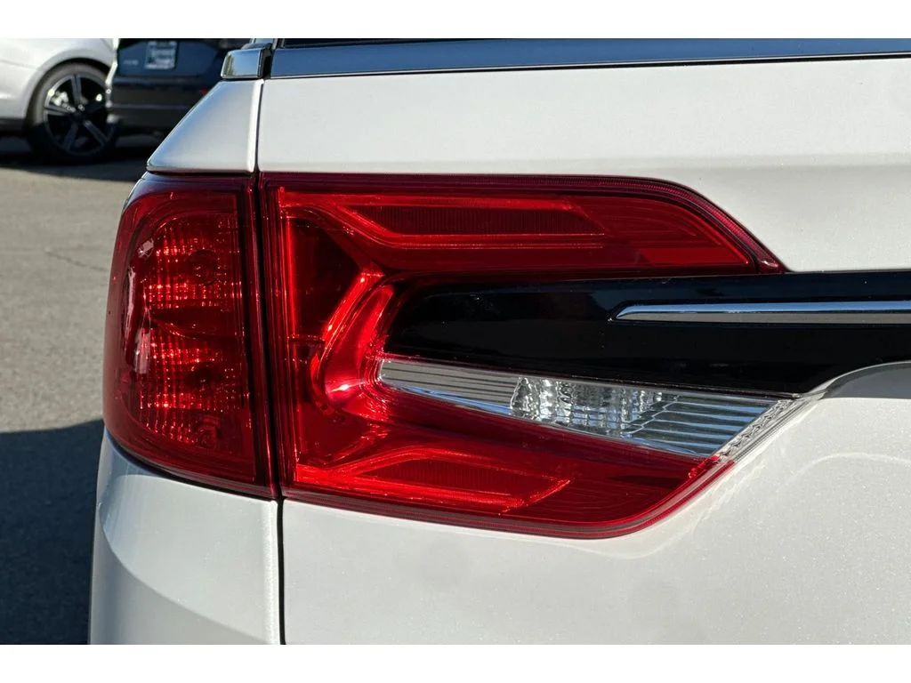 Used 2024 Platinum White Pearl Honda EX-L image 50