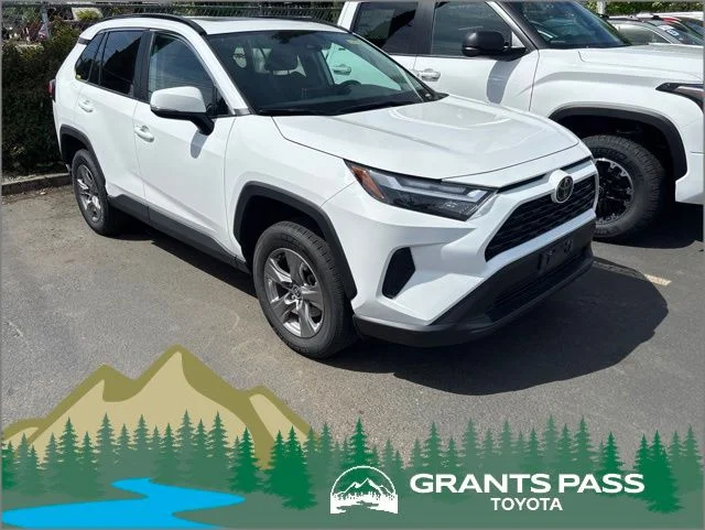 2024 Toyota RAV4 XLE AWD's photo