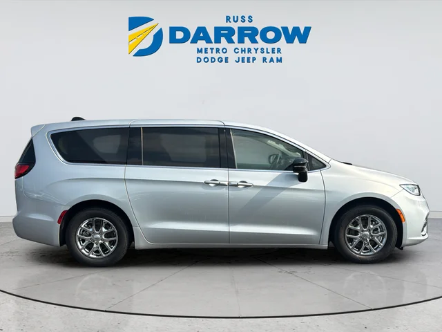 Used 2024 Silver Chrysler Touring L image 6