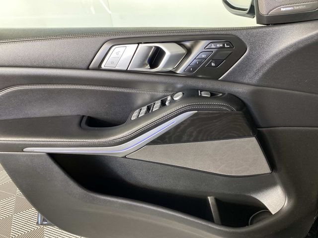 Used 2020 Black BMW xDrive40i image 25