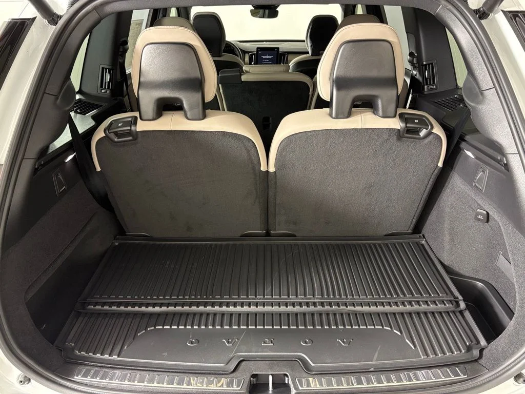 New 2026 White Volvo T8 Plus image 39