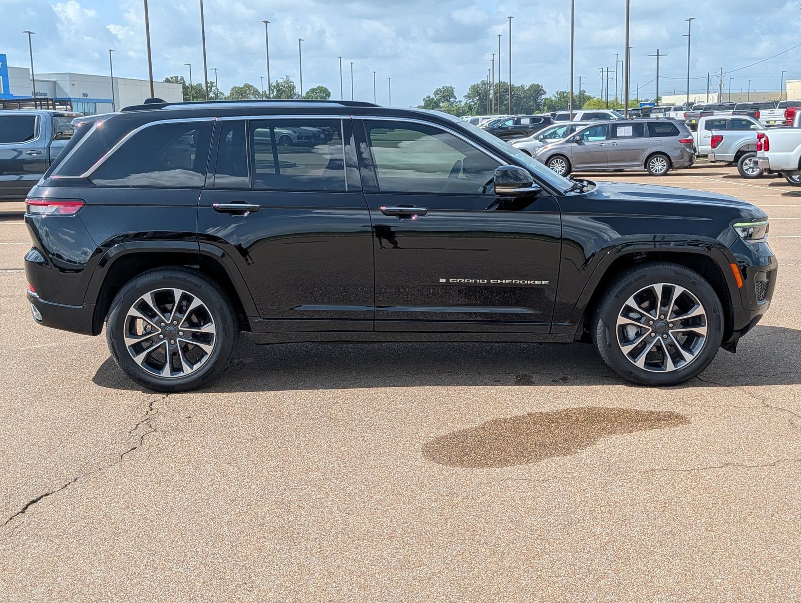 Used 2023 Black Jeep Overland 4x4 image 6