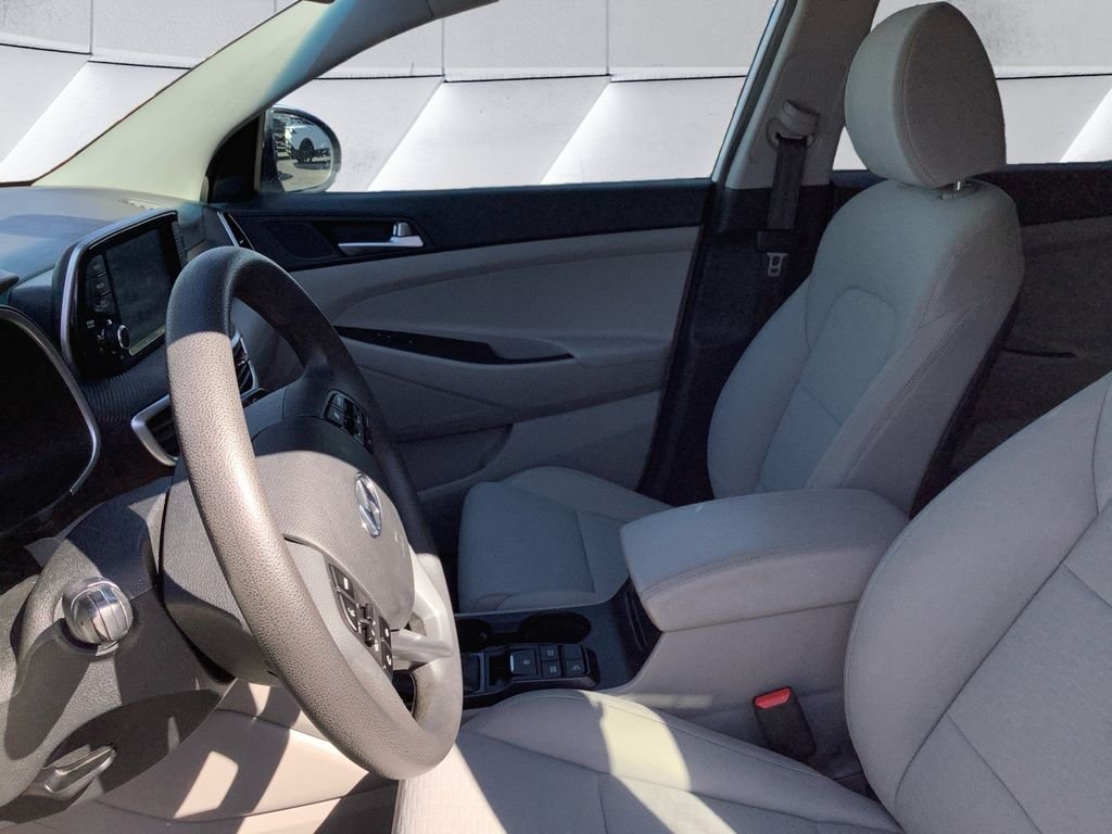 Used 2020 White Hyundai SE image 7