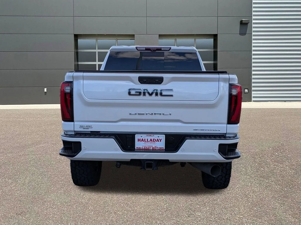 Used 2024 White Frost Tricoat GMC Denali Ultimate image 7