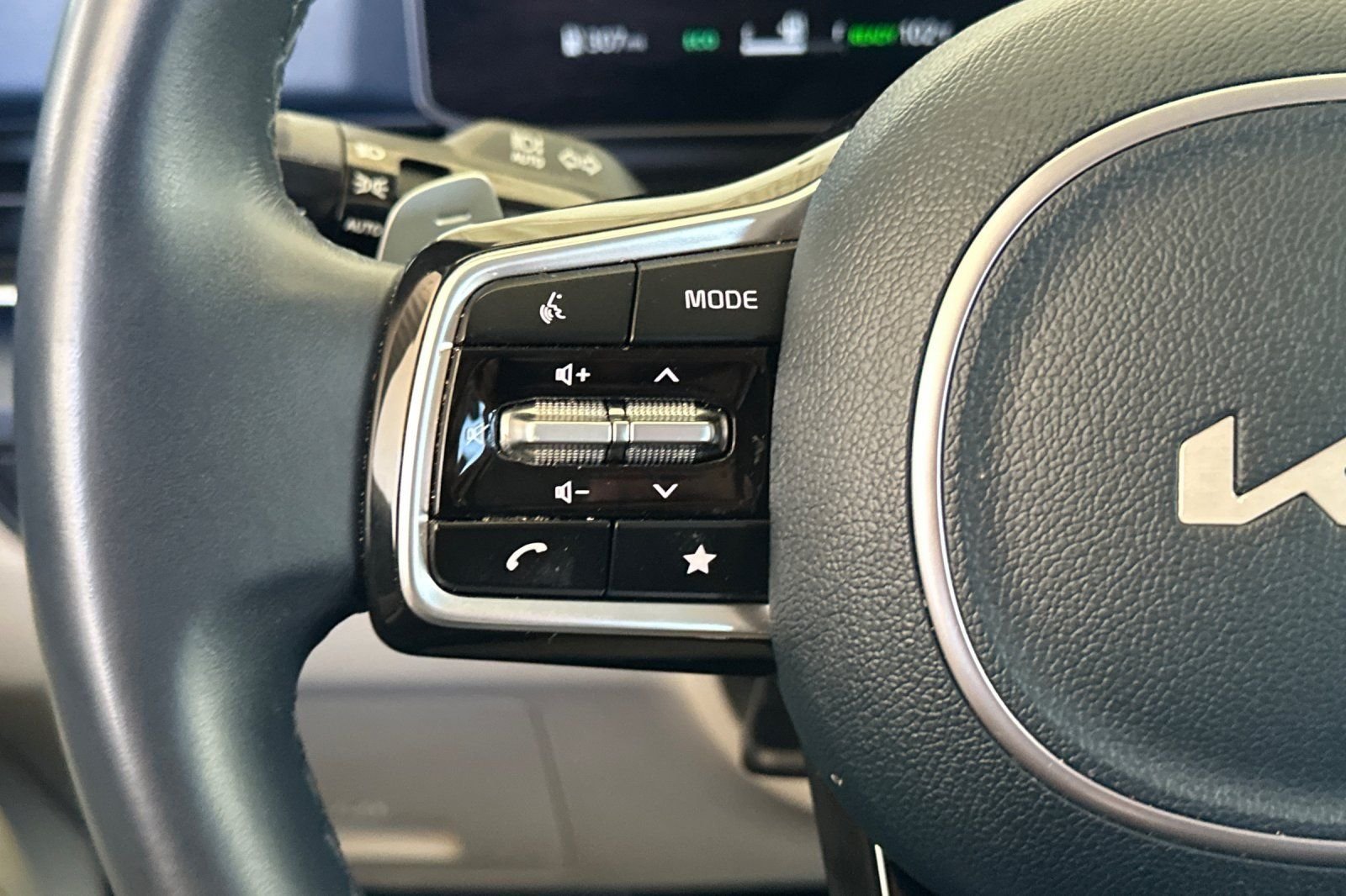 Used 2025 White Kia SX image 27