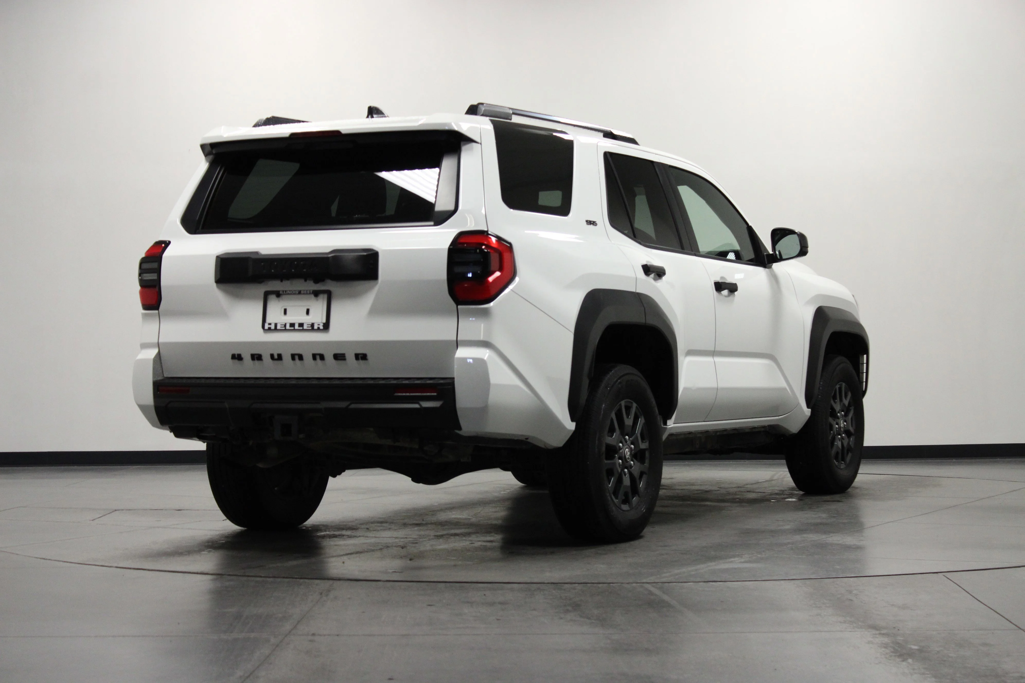 Used 2025 Ice Toyota SR5 image 4