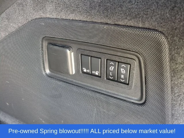 Used 2021 White Cadillac Sport Platinum image 46