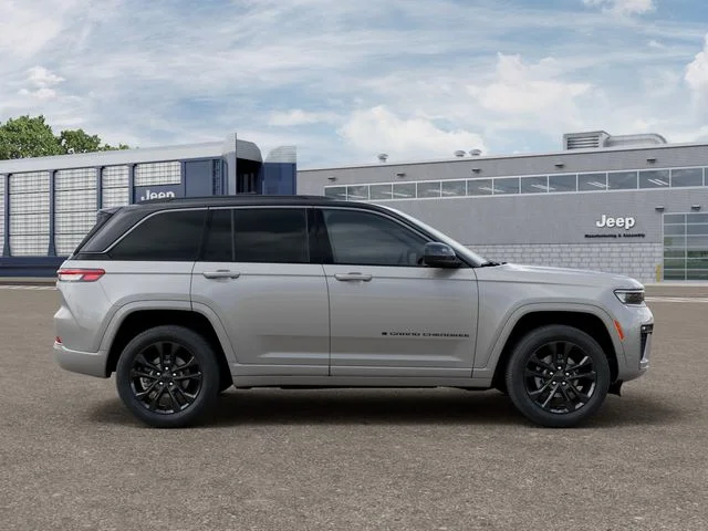 New 2026 Silver Zynith Exterior Paint Jeep Limited Reserve image 21