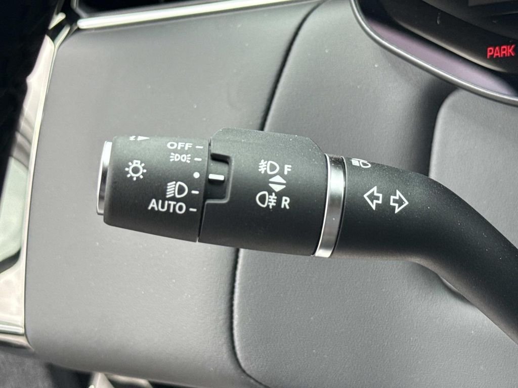 New 2026 Flux Silver Ultra Mettalic Gloss Land Rover Dynamic SE image 8