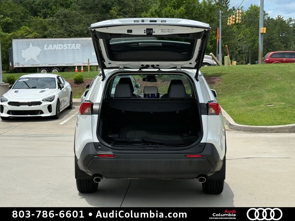 Used 2025 Beige Toyota XLE Premium image 16