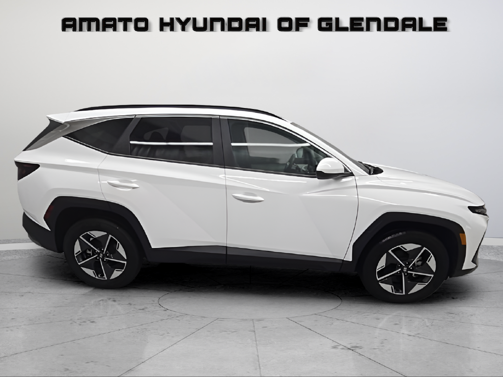 Used 2025 White Hyundai SEL image 7