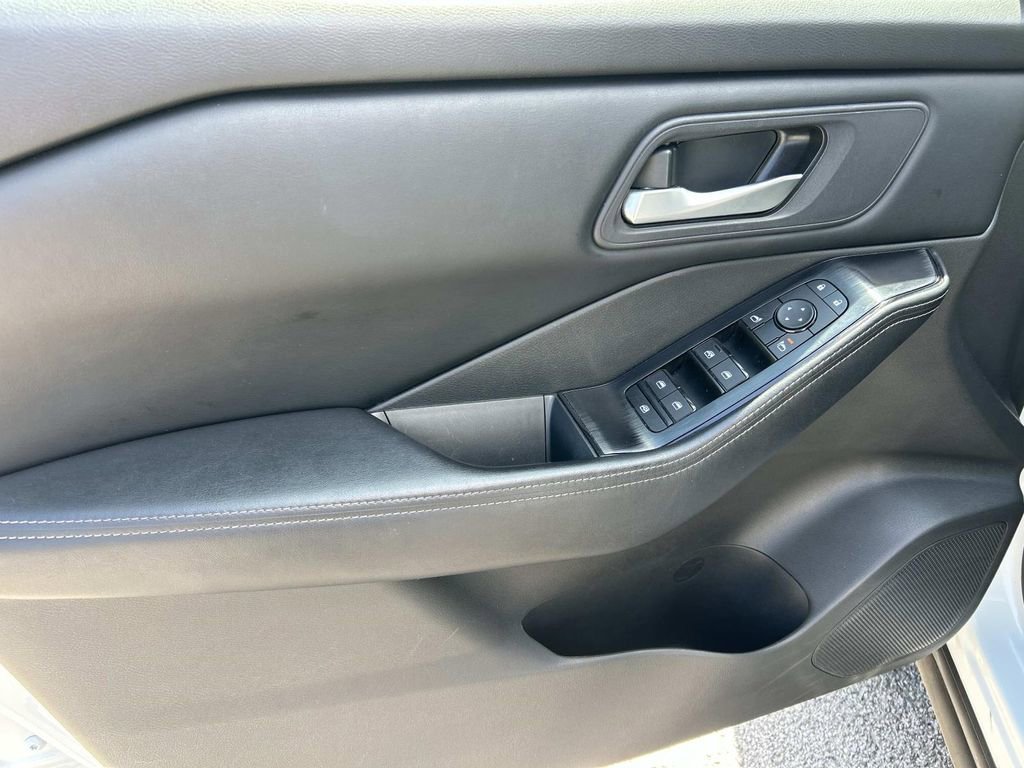 Used 2024 Everest White Pea Nissan SV image 26