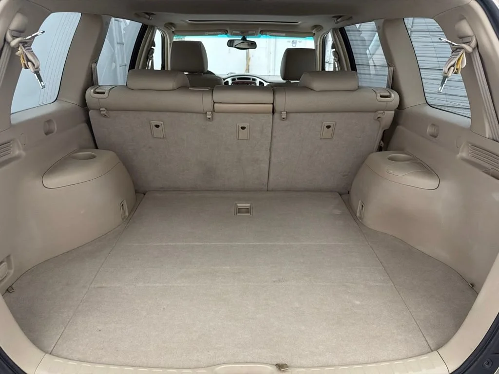 Used 2006 Gold Toyota Limited image 29