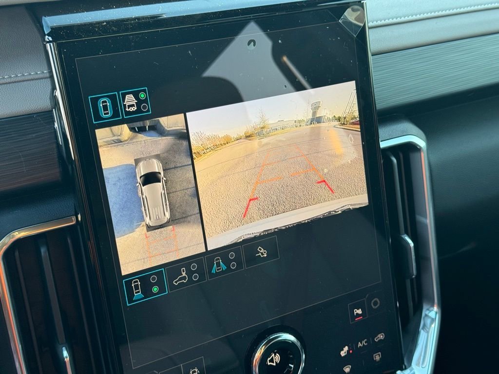 New 2026 Summit White GMC Elevation image 32