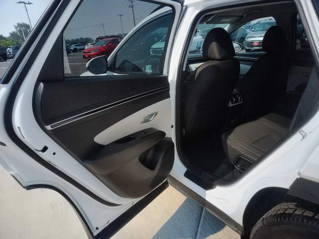 Used 2024 White Pearl Hyundai SEL image 9