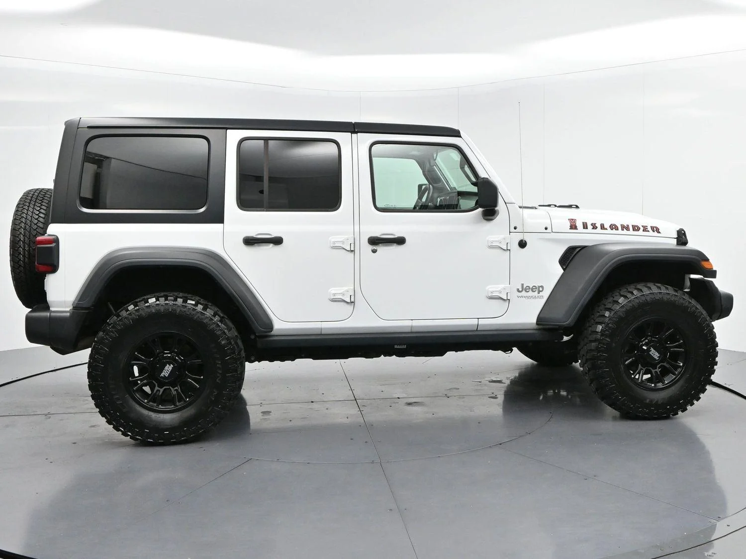 Used 2021 Bright White Clearcoat Jeep Unlimited Islander image 8