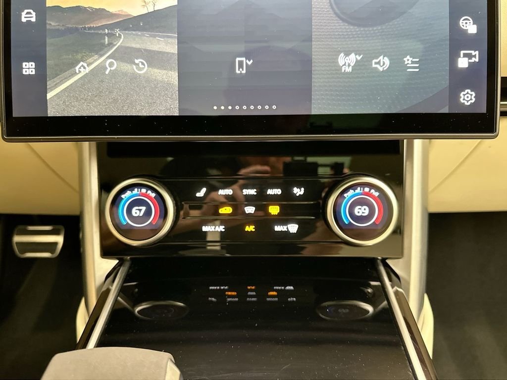 Used 2023 Batumi Gold Premium Metallic Land Rover SE image 26