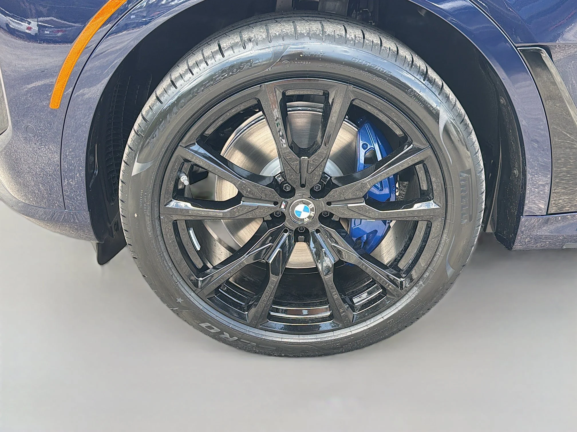 New 2027 Tanzanite Blue II Metallic BMW M60i image 43