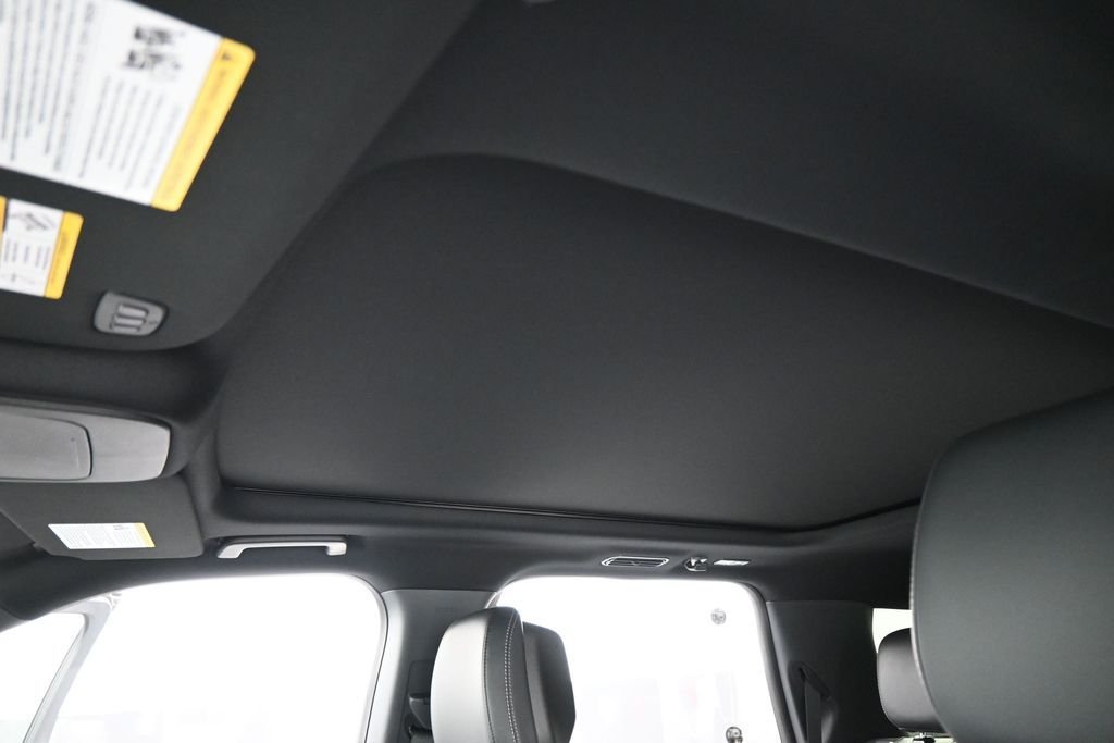 New 2026 Star White Metallic Tri-Coat Ford Platinum image 17