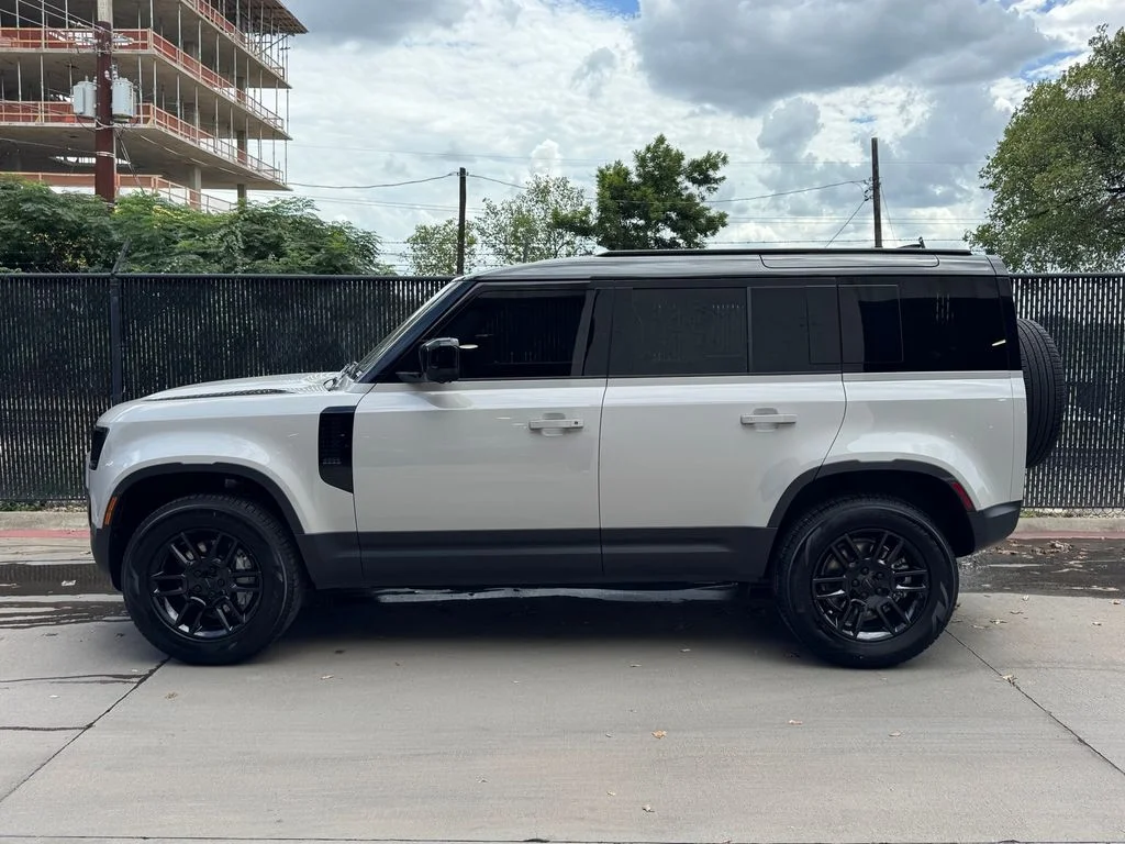 New 2026 Fuji White Land Rover S image 5