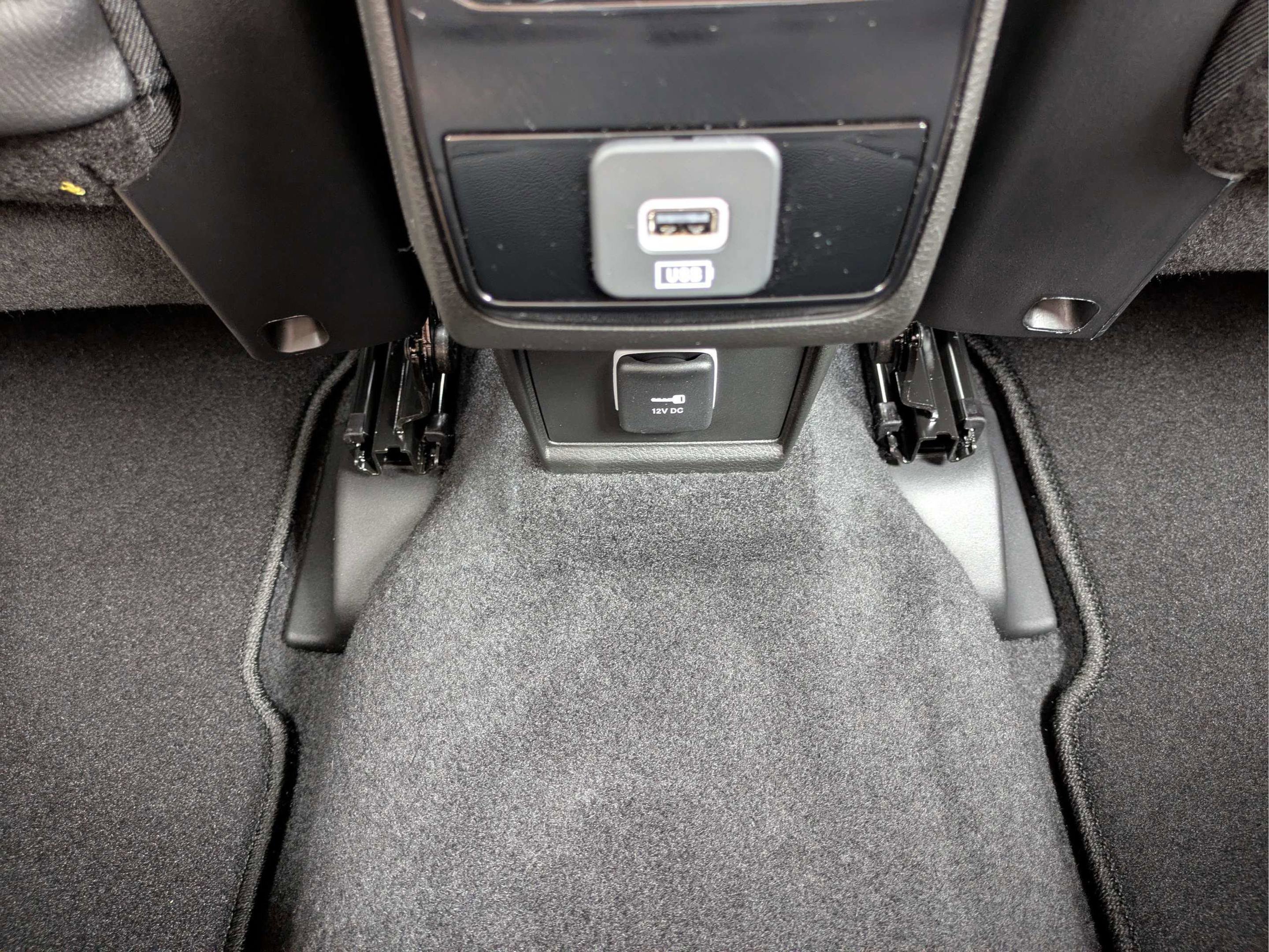 New 2026 Diamond Black Crystal Pearlcoat Jeep Latitude Altitude image 11