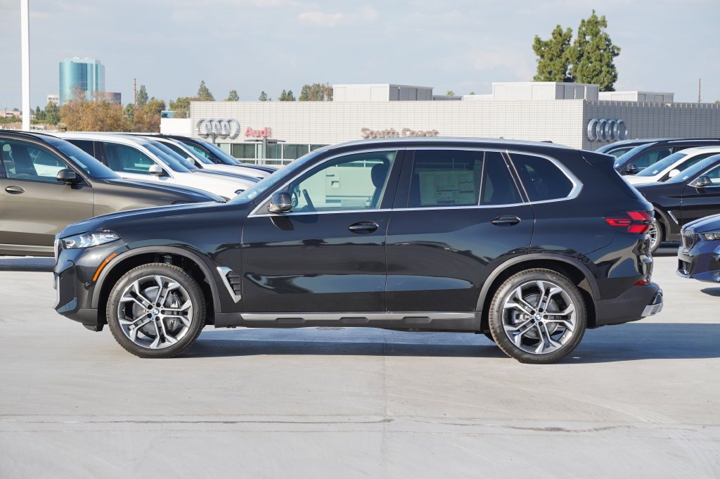 Used 2026 Black Sapphire Metallic BMW sDrive40i image 4