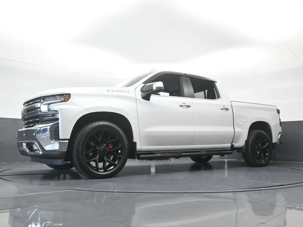 Used 2022 Iridescent Pearl Tricoat Chevrolet LTZ image 59