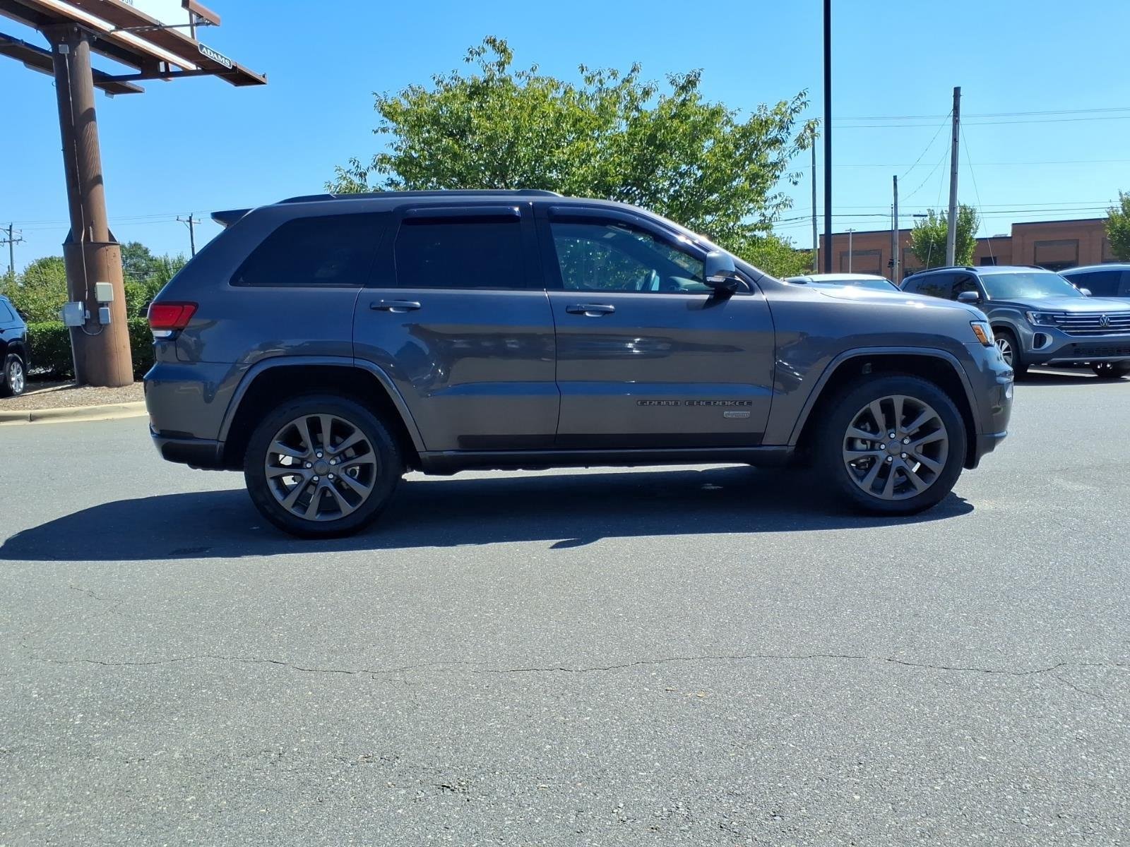 Used 2016 Brilliant Black Crystal Pearlcoat Jeep Limited 75th Anniversary image 10