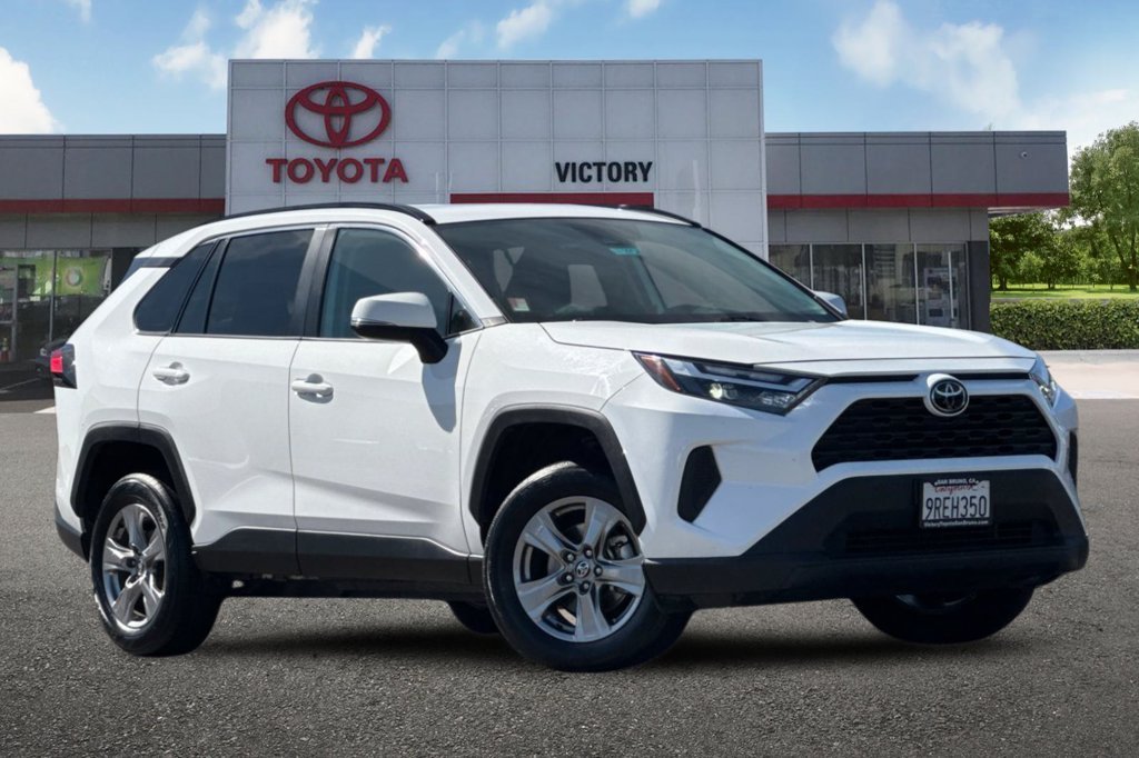 Used 2025 White Toyota XLE image 2