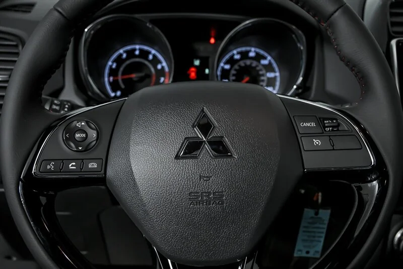 New 2026 White Diamond Mitsubishi Trail Edition image 16