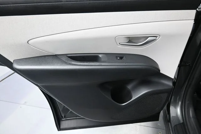 Used 2025 Gray Hyundai SEL Convenience image 9